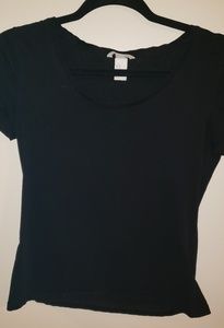 Black round neck t-shirt